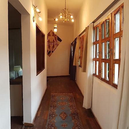 Bushman Cafe Hotel Абиджан Екстериор снимка