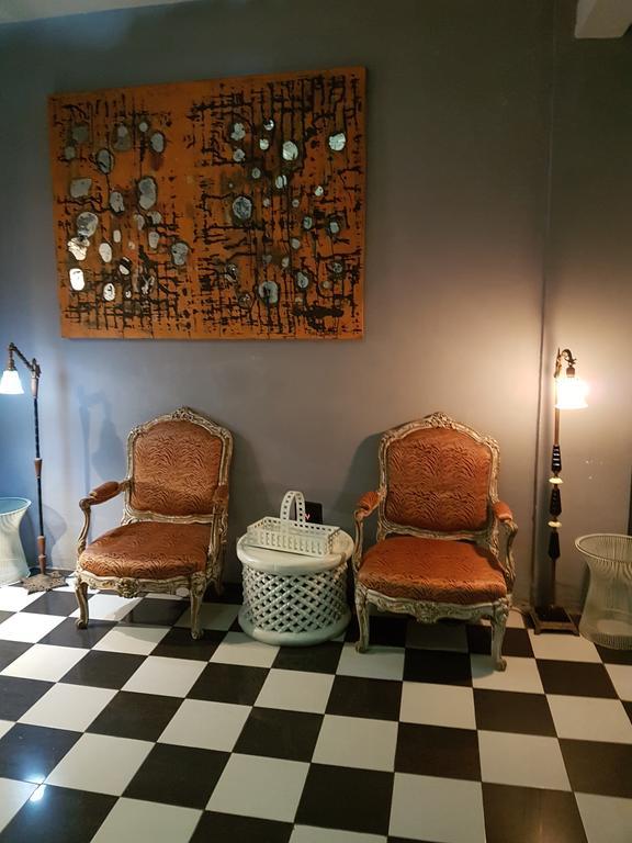 Bushman Cafe Hotel Абиджан Екстериор снимка