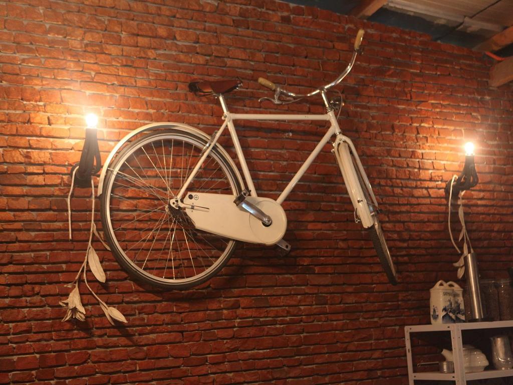 Bushman Cafe Hotel Абиджан Екстериор снимка